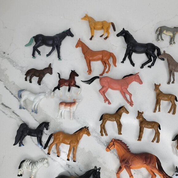 Vintage Plastic Horse Figurines farm playset cake toppers toy horse lot. - Picture 2 of 9